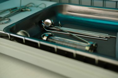 Tıbbi aletler ve araçlar ekipman KBB doktor ofisinde. otolaryngologist araçlar. Yakın çekim 