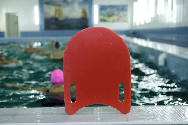 Yüzme Havuzu Plastik Işareti Uzay Kopyalayın Metin Için Boş Yer — Stok fotoğraf