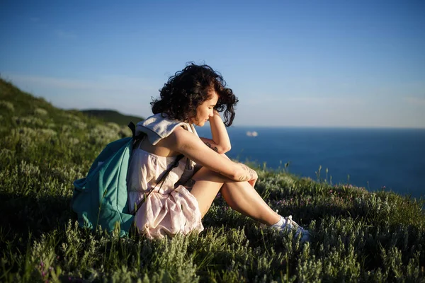 Beautiful Brunette Woman Sitting Top Mountain Looking Out Blue Sea — Stock Photo, Image