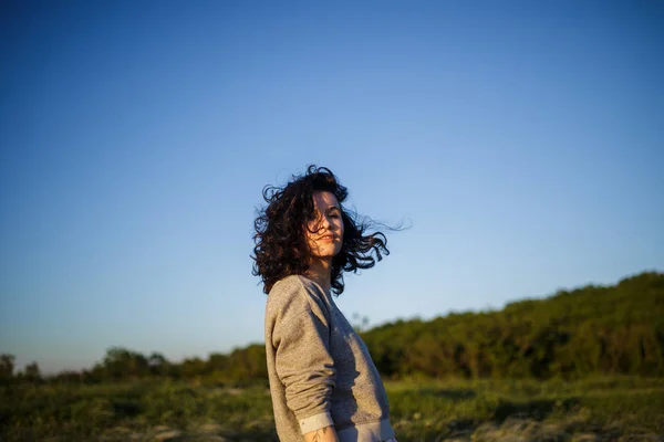 Retrato Moda Livre Jovem Morena Linda Garota Muito Sensual Natureza — Fotografia de Stock