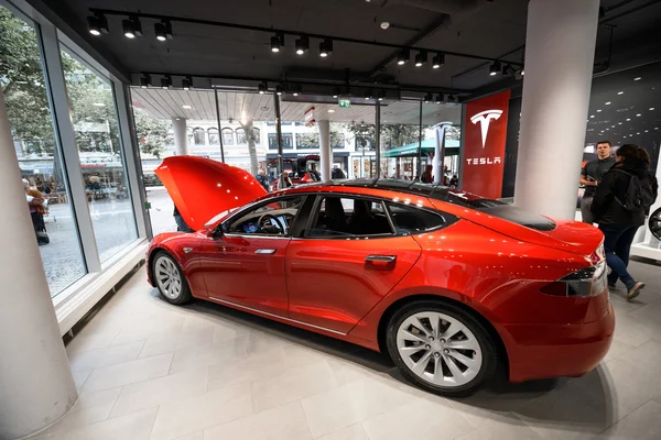 Tesla taller de máquinas en Frankfurt — Foto de Stock