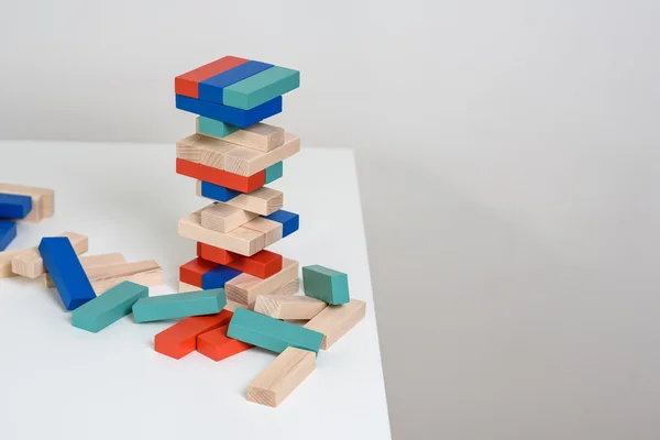 Kleurrijke houten stukken van spel — Stockfoto