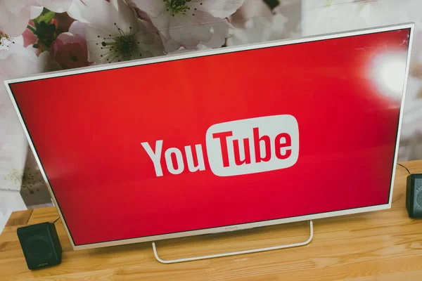 Aplicativo do YouTube na Sony Smart TV — Fotografia de Stock