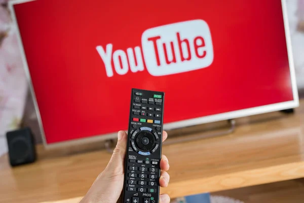 Aplikacji YouTube na telewizorze smart Tv Sony — Zdjęcie stockowe