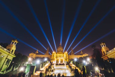 Sihirli çeşme ışık gösterisi Barcelona, İspanya