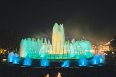 Sihirli çeşme ışık gösterisi Barcelona, İspanya