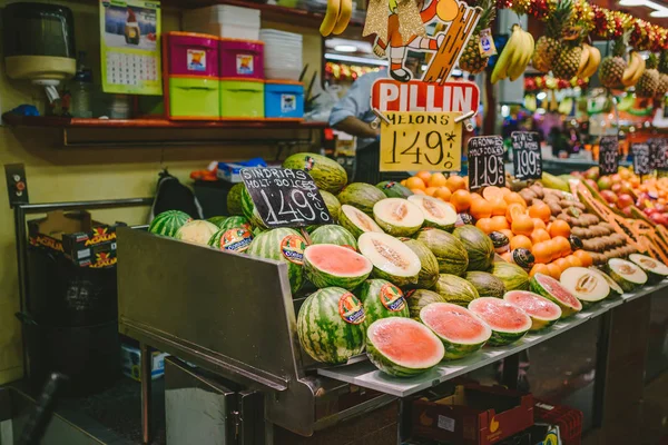 La Boqueria Market v Barceloně, Španělsko — Stock fotografie