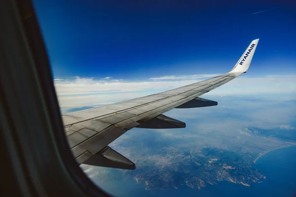 비행기에 라이언 로고 — 스톡 사진