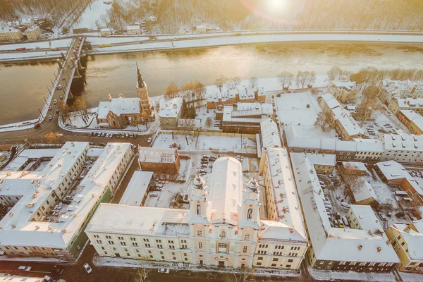 Staré město Kaunas, Litva. Západ slunce scéna zimní. — Stock fotografie