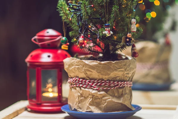 Albero di Natale con lanterna di Natale — Foto Stock
