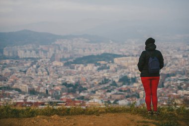 İnsanlar izlerken Barcelona Panoraması