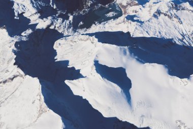 Alpler göster'in altında