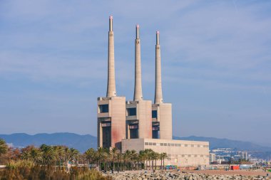 Eski termik santral, Barcelona üç baca