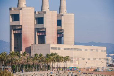 Eski termik santral, Barcelona üç baca