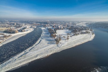 Buzlar ile kış nehir