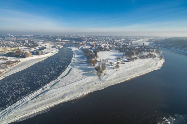 Buzlar ile kış nehir