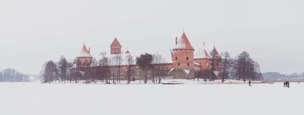 Castillo de la isla de Trakai en invierno — Foto de Stock
