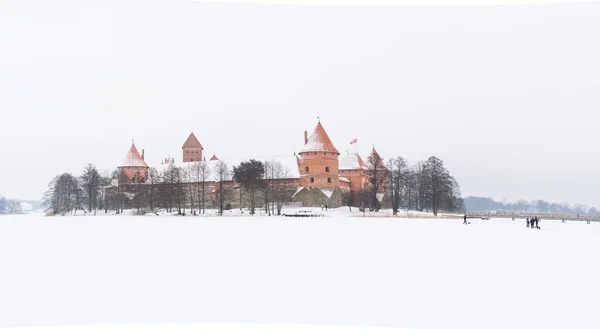 Castillo de la isla de Trakai en invierno — Foto de Stock