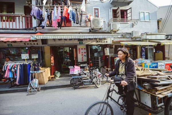 Straßenleben in Shanghai, China — Stockfoto