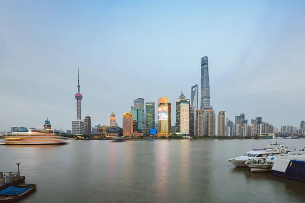 Xangai skyline à noite, Ásia — Fotografia de Stock