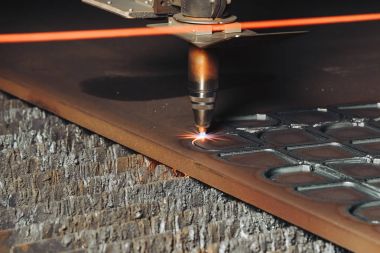 Gaz ile çelik kesme işlemi. Oksi-yakıt kesme kaynak ve kesme metaller, sırasıyla yakıt gazları ve oksijen kullanan işlemlerdir