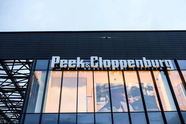 Магазин Peek & Cloppenburg — стоковое фото