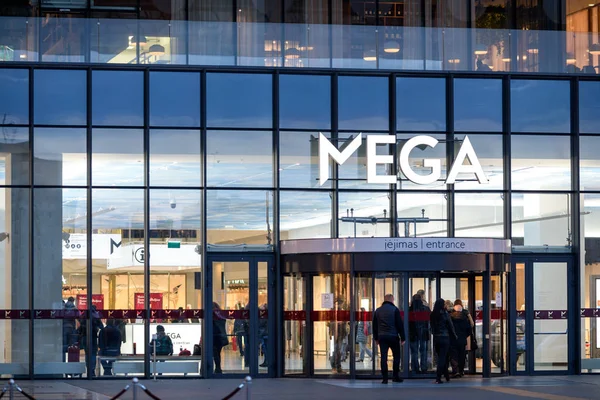 Centro comercial y de ocio MEGA en Kaunas, Lithhuania — Foto de Stock