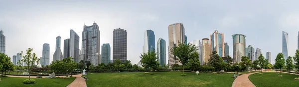 Acabamentos para construção em Lujiazui Finance District, Shanghai, China — Fotografia de Stock