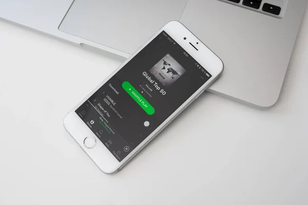 Control music at home with smartphone — Stock Photo, Image