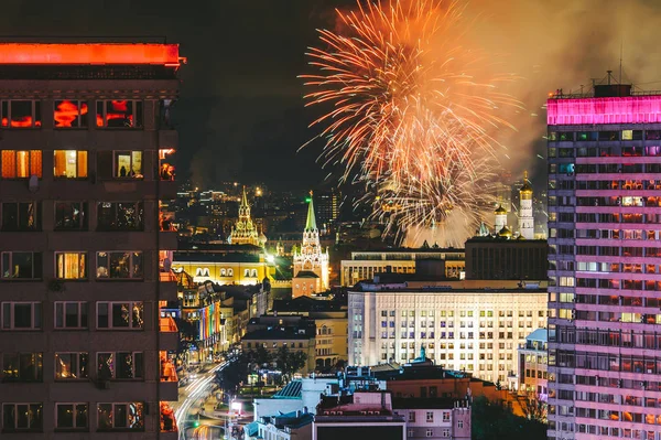 Feuerwerk über Moskauer Skyline — Stockfoto