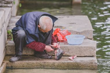 Shanghai, Çin - 07 Mayıs 2016: Gezi tekne turist nehir 
