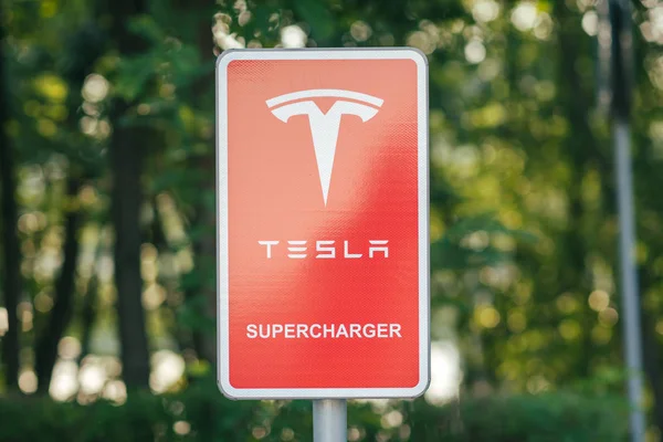 Tesla Supercharger station — Stock Photo, Image