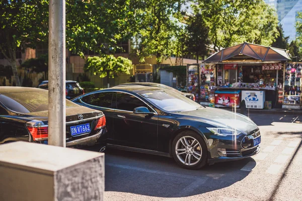 Elbilen Tesla, Beijing, Kina — Stockfoto