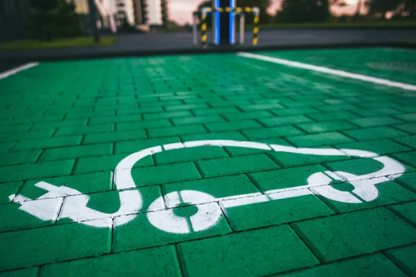 Elektrofahrzeug Als Parkplatz Ausgewiesen — Stockfoto