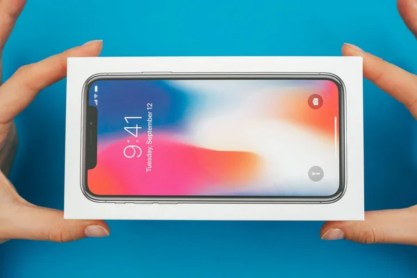 Unboxing nowego flagowego smartfonu Apple Iphone X — Zdjęcie stockowe