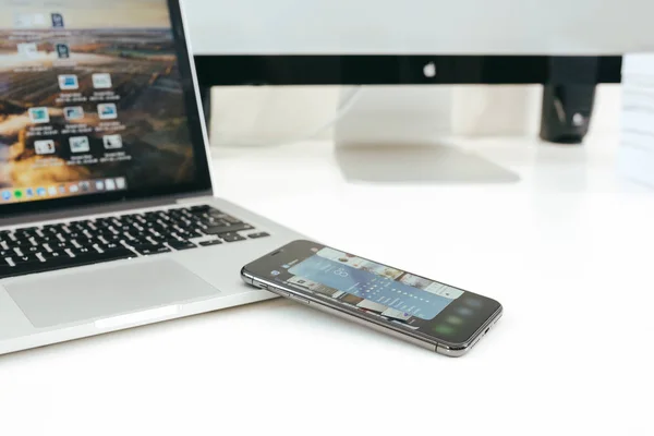 New Apple Iphone X flagship smartphone placed on white table — Stock Photo, Image