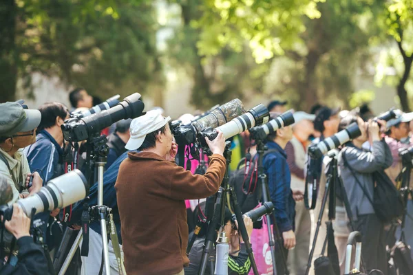 Fotografové v Jingshan Park, Peking, Čína — Stock fotografie