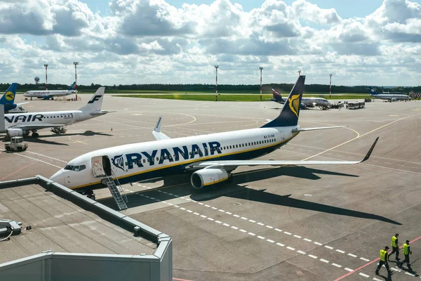 Самолёты RYANAIR Boeing 737-8AS — стоковое фото