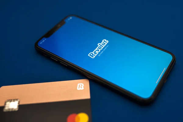 Revolut app iphone X képernyőn — Stock Fotó