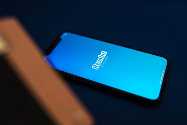 Revolut app on iPhone X screen — Stock Photo, Image