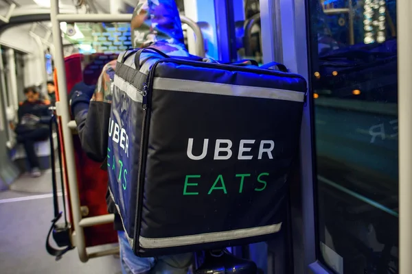 Primo Piano Dello Zaino Uber Eats Nel Tram Varsavia Trasporti — Foto Stock