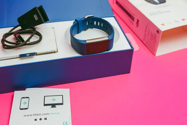 Carga de Fitbit de unboxing 2 — Foto de Stock