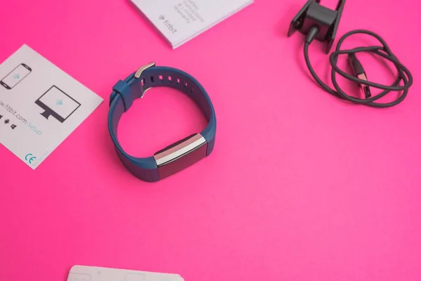 Carga de Fitbit de unboxing 2 — Foto de Stock