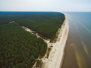 Cape Kolka, Baltık Denizi, Letonya Hava görünümünü. Yaz görünümü.