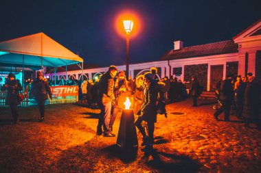 Pakruojis, Litvanya - 03 Şubat 2018: Buz heykel Festivali Pakruojis Manor. Gece vakti.