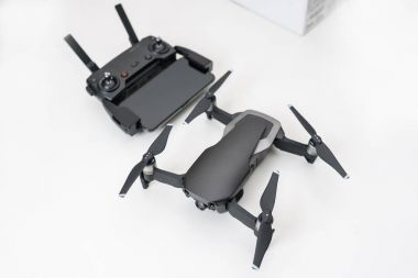 Kaunas, Litvanya - 03 Mart 2018: yeni ile DJI indeks işlem Mavic hava dron beyaz arka plan üzerinde