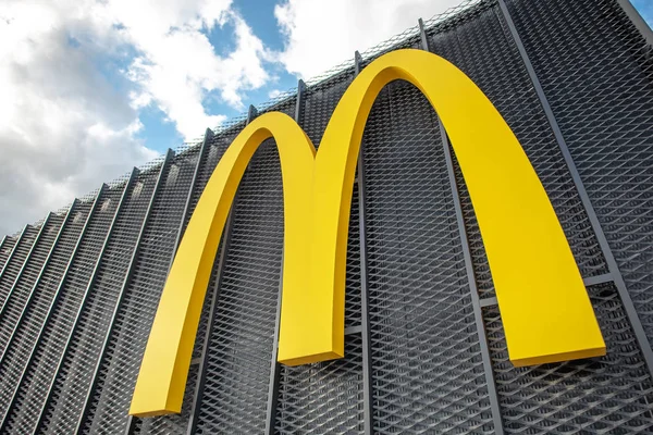 McDonald's logo on restaurant in Kaunas, Lithuania — Stock Photo, Image
