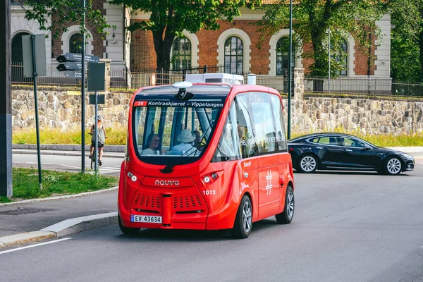 Autonomiczny autobus Navya Autonom Shuttle — Zdjęcie stockowe