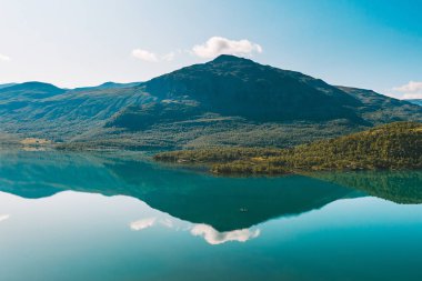 Norveç, Ovre Sjodalsvatnet Gölü 'nde tekne.