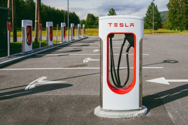 Tesla Supercharger istasyonu